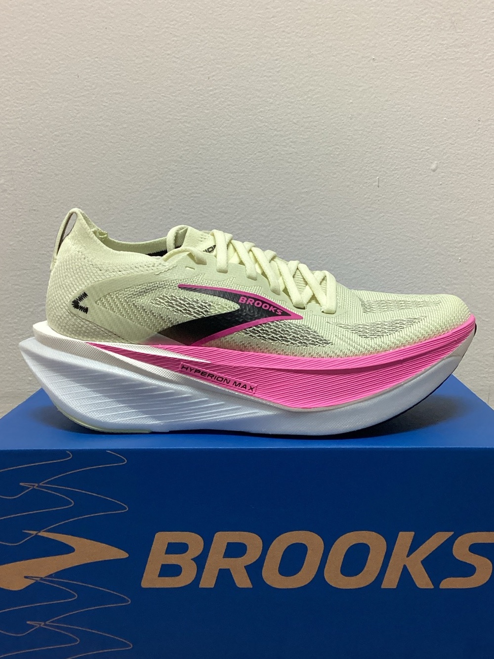 Women’s Brooks Hyperion Max 3